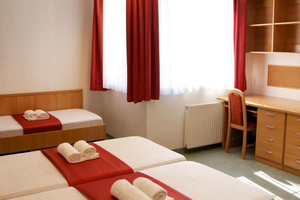 Uni-Hotel Diákotthon Miskolc Exterior foto